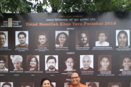 Prof. Ruchira Kedar receives the Ustad Bismillah KhanYuva Puraskar