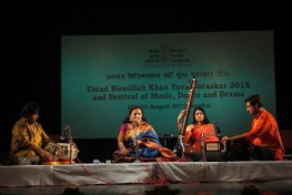 Prof. Ruchira Kedar receives the Ustad Bismillah KhanYuva Puraskar